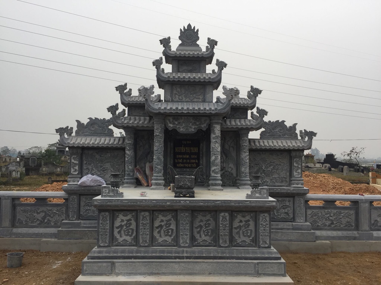 Mẫu long đình đá, Lăng thờ đá đẹp được làm tại Ninh Vân – Ninh Bình
